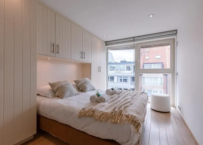 Huswell - Lovely And Open Apartment On Prime Location