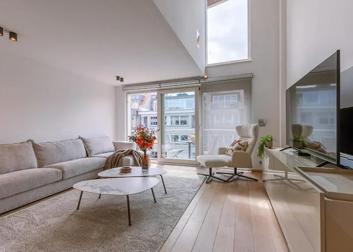 Huswell - Lovely And Open Apartment On Prime Location