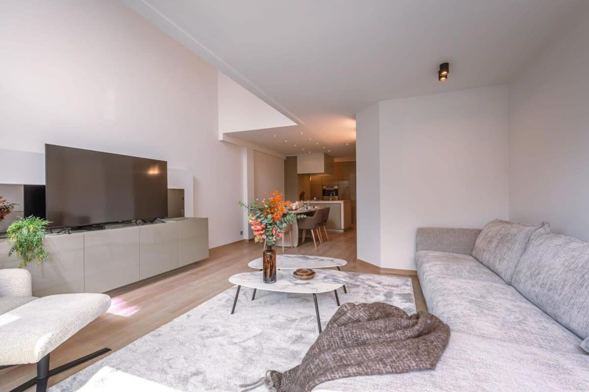 Huswell - Lovely And Open On Prime Location *